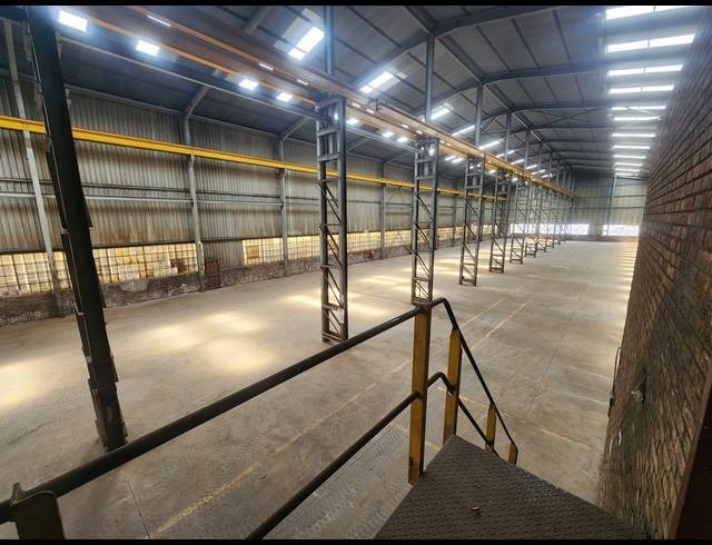 2,400M² WAREHOUSE TO LET IN WADEVILLE